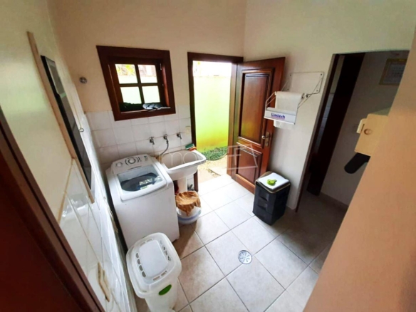 Casa para Venda com 5 quartos, em DELFIM VERDE com 330m²