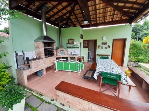 Casa para Venda com 5 quartos, em DELFIM VERDE com 330m²