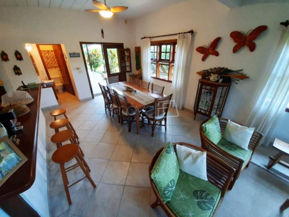 Casa para Venda com 5 quartos, em DELFIM VERDE com 330m²
