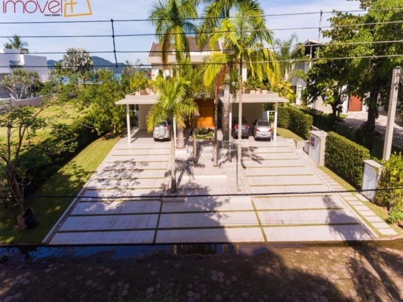 Casa de Condomínio para Venda com 7 quartos, em COCANHA com 1000m²