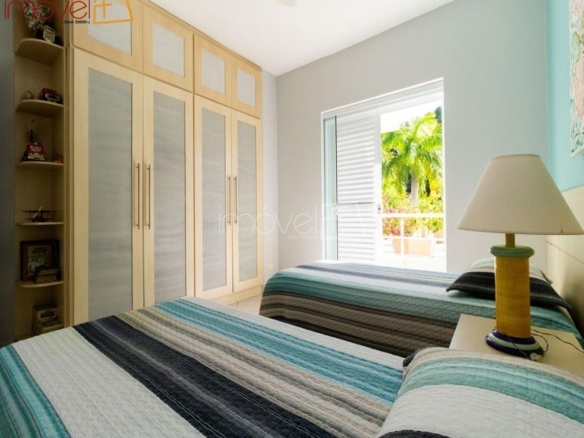 Casa de Condomínio para Venda com 7 quartos, em COCANHA com 1000m²