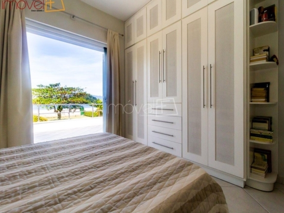 Casa de Condomínio para Venda com 7 quartos, em COCANHA com 1000m²