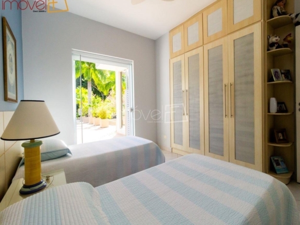 Casa de Condomínio para Venda com 7 quartos, em COCANHA com 1000m²