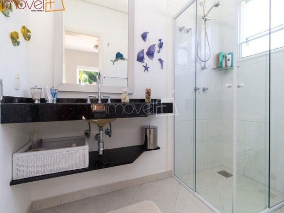 Casa de Condomínio para Venda com 7 quartos, em COCANHA com 1000m²