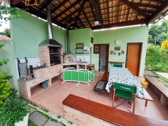 Casa para Venda com 5 quartos, em DELFIM VERDE com 330m²