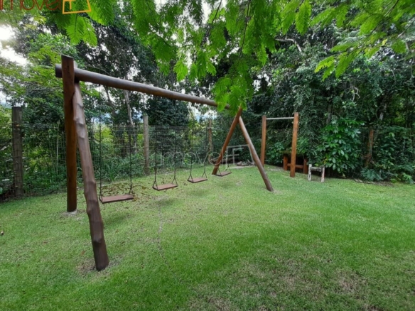 Casa para Venda com 5 quartos, em DELFIM VERDE com 330m²