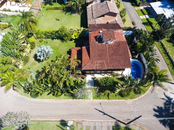 Casa de Condomínio para Venda com 5 quartos, em COCANHA com 480m²