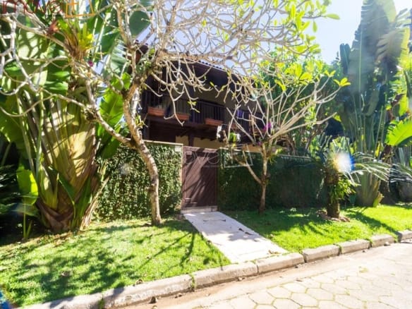 Casa de Condomínio para Venda com 5 quartos, em COCANHA com 480m²