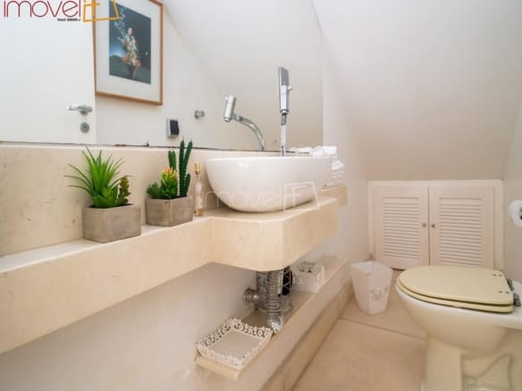 Casa de Condomínio para Venda com 5 quartos, em COCANHA com 480m²