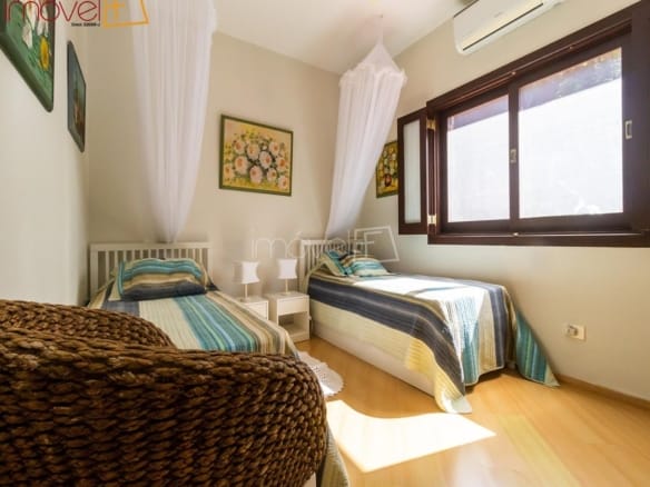 Casa de Condomínio para Venda com 5 quartos, em COCANHA com 480m²