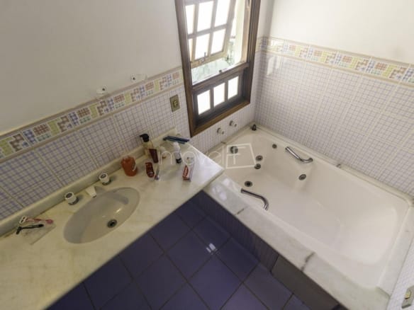 Casa para Venda com 3 quartos, em MARTIM DE SÁ com 310m²