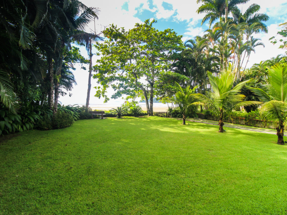 Casa de Condomínio para Venda com 5 quartos, em Praia Dura com 553m²