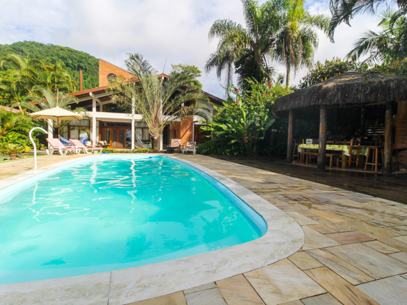 Casa de Condomínio para Venda com 5 quartos, em Praia Dura com 553m²
