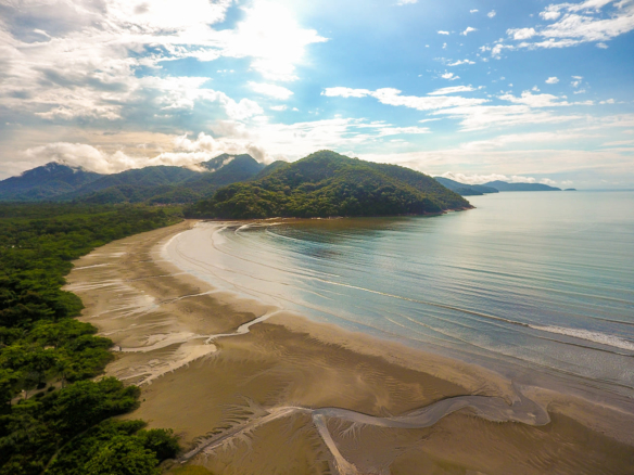 Casa de Condomínio para Venda com 5 quartos, em Praia Dura com 553m²