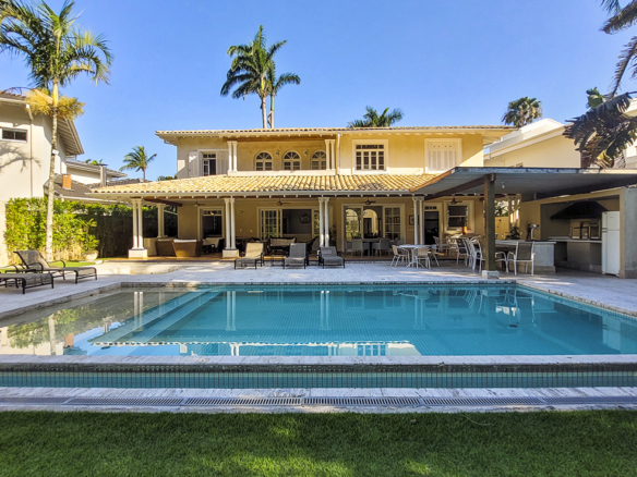 Casa no Condomínio Costa Verde Tabatinga com 7 quartos, na Praia de Tabatinga com 450m²