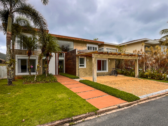 Costa Verde Tabatinga • Casa com 4 suítes e área gourmet completa
