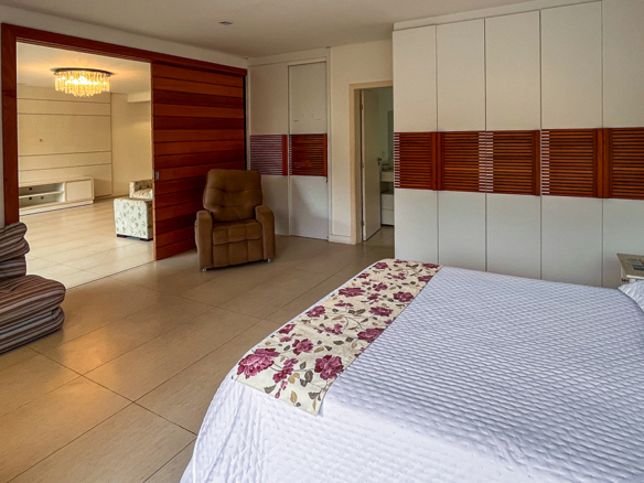 Costa Verde Tabatinga • Casa com 4 suítes e área gourmet completa