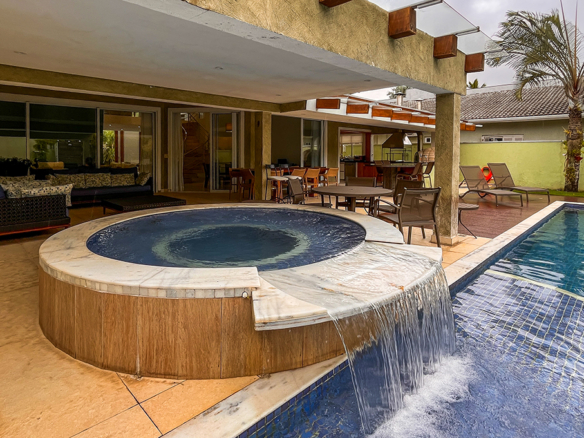 Costa Verde Tabatinga • Casa com 4 suítes e área gourmet completa