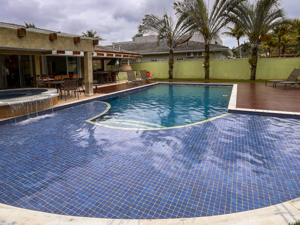 Costa Verde Tabatinga • Casa com 4 suítes e área gourmet completa
