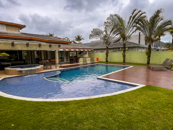 Costa Verde Tabatinga • Casa com 4 suítes e área gourmet completa