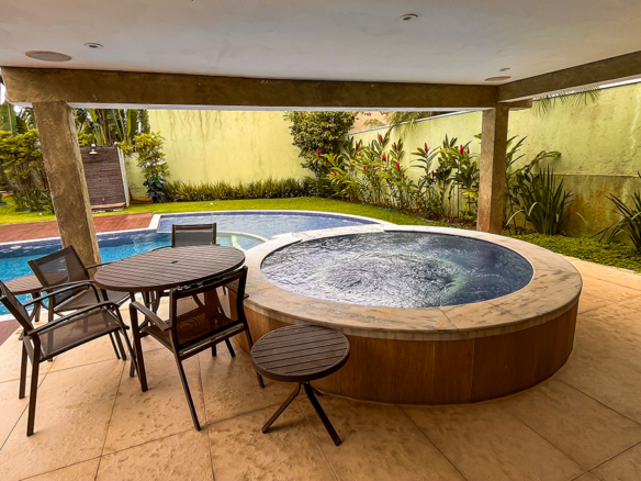 Costa Verde Tabatinga • Casa com 4 suítes e área gourmet completa