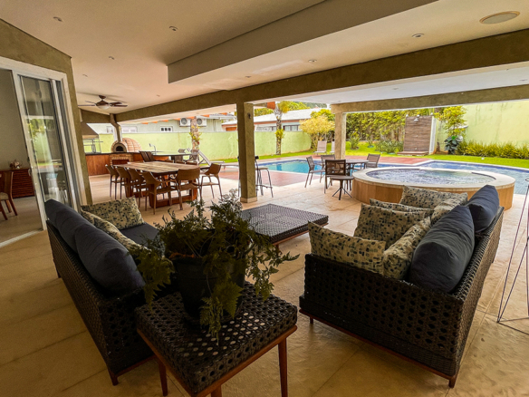 Costa Verde Tabatinga • Casa com 4 suítes e área gourmet completa