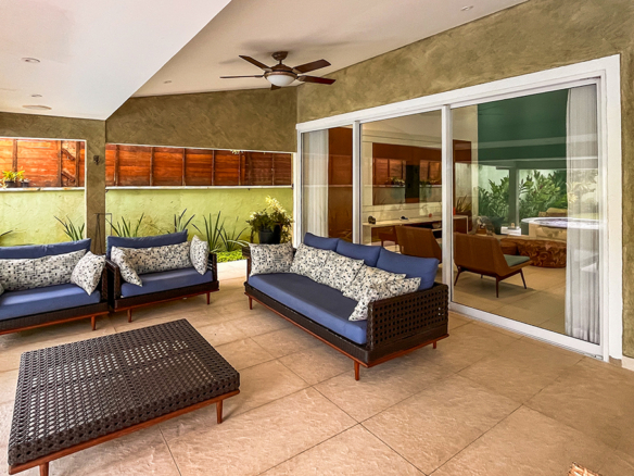Costa Verde Tabatinga • Casa com 4 suítes e área gourmet completa