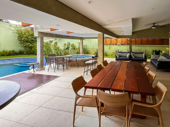 Costa Verde Tabatinga • Casa com 4 suítes e área gourmet completa