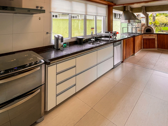 Costa Verde Tabatinga • Casa com 4 suítes e área gourmet completa
