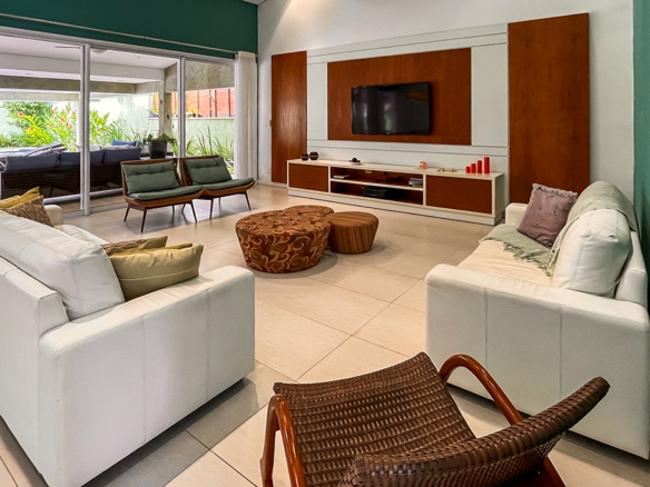 Costa Verde Tabatinga • Casa com 4 suítes e área gourmet completa