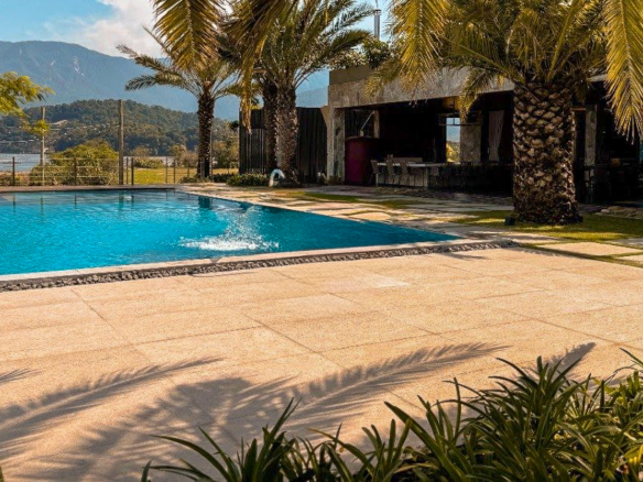 Casa de Condomínio para Venda com 8 quartos, em Bracuí (Cunhambebe) com 3000m²