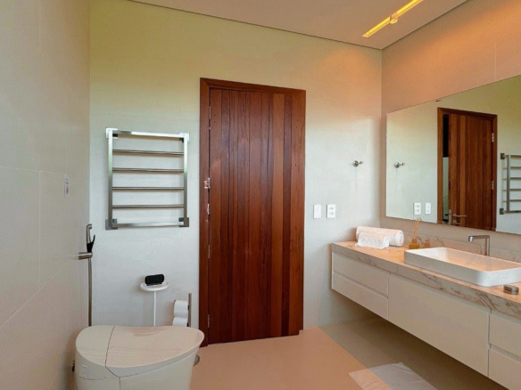 Casa de Condomínio para Venda com 8 quartos, em Bracuí (Cunhambebe) com 3000m²