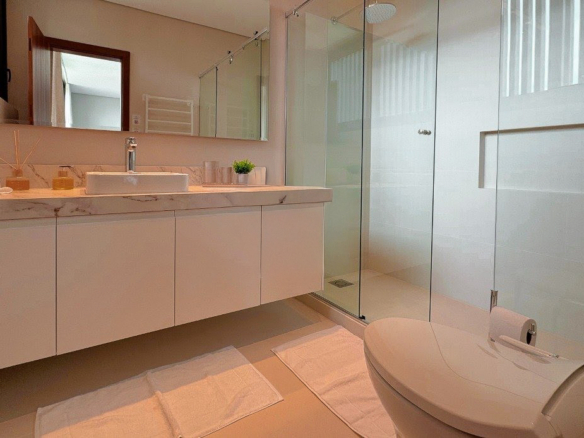 Casa de Condomínio para Venda com 8 quartos, em Bracuí (Cunhambebe) com 3000m²