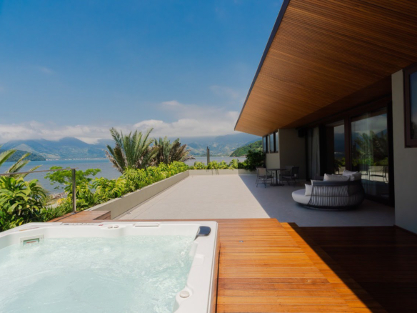 Casa de Condomínio para Venda com 8 quartos, em Bracuí (Cunhambebe) com 3000m²