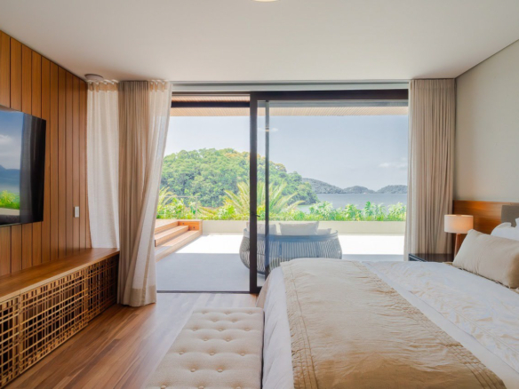 Casa de Condomínio para Venda com 8 quartos, em Bracuí (Cunhambebe) com 3000m²