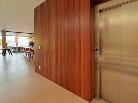 Casa de Condomínio para Venda com 8 quartos, em Bracuí (Cunhambebe) com 3000m²