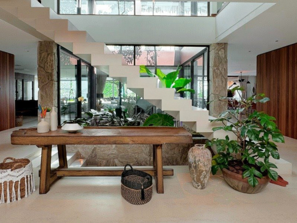 Casa de Condomínio para Venda com 8 quartos, em Bracuí (Cunhambebe) com 3000m²