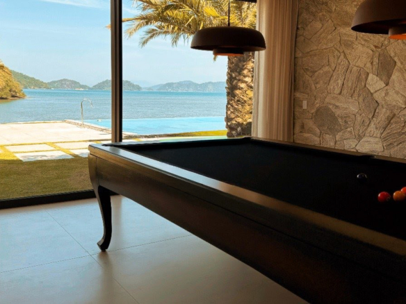 Casa de Condomínio para Venda com 8 quartos, em Bracuí (Cunhambebe) com 3000m²