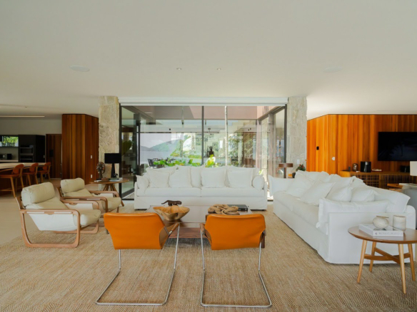 Casa de Condomínio para Venda com 8 quartos, em Bracuí (Cunhambebe) com 3000m²