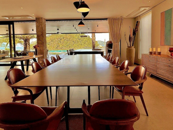 Casa de Condomínio para Venda com 8 quartos, em Bracuí (Cunhambebe) com 3000m²