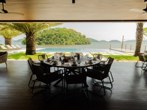 Casa de Condomínio para Venda com 8 quartos, em Bracuí (Cunhambebe) com 3000m²