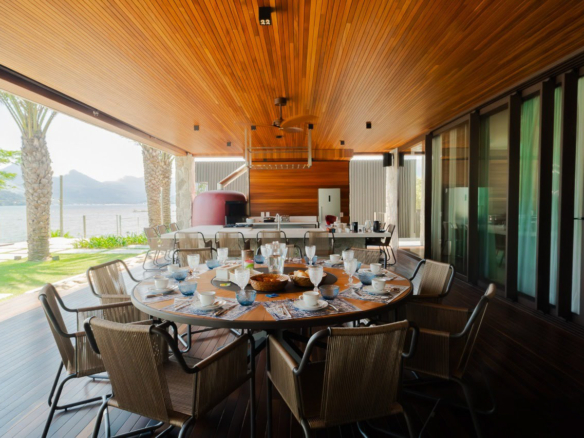 Casa de Condomínio para Venda com 8 quartos, em Bracuí (Cunhambebe) com 3000m²