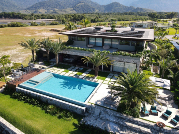 Casa de Condomínio para Venda com 8 quartos, em Bracuí (Cunhambebe) com 3000m²