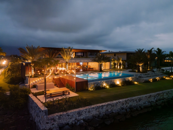 Casa de Condomínio para Venda com 8 quartos, em Bracuí (Cunhambebe) com 3000m²