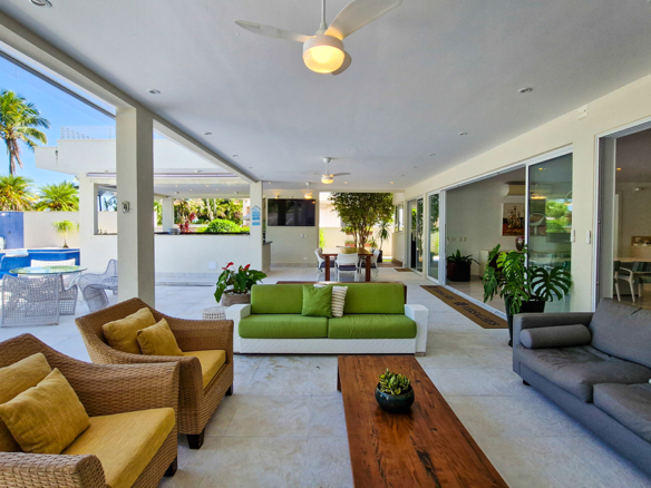 Casa para venda pé na areia, Condomínio Cocanha, contendo 09 suítes, com 803m²