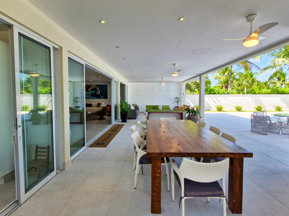 Casa para venda pé na areia, Condomínio Cocanha, contendo 09 suítes, com 803m²