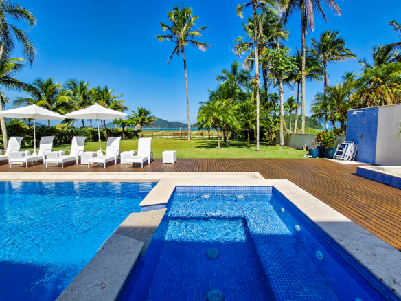Casa para venda pé na areia, Condomínio Cocanha, contendo 09 suítes, com 803m²