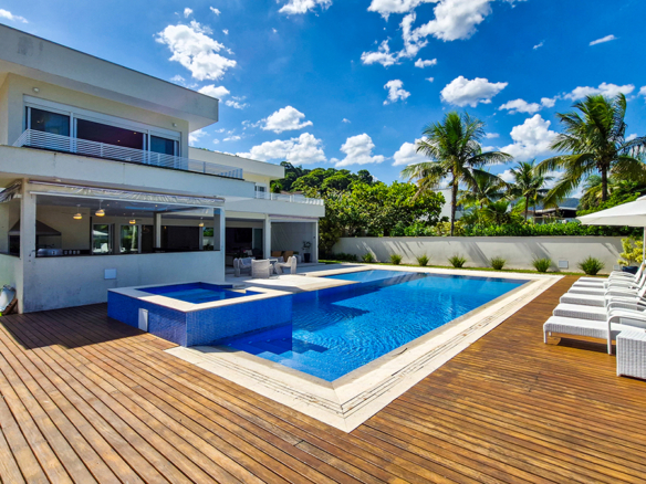 Casa para venda pé na areia, Condomínio Cocanha, contendo 09 suítes, com 803m²