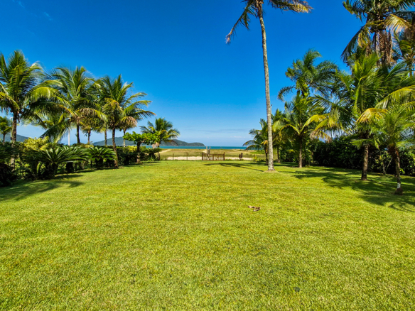 Casa para venda pé na areia, Condomínio Cocanha, contendo 09 suítes, com 803m²