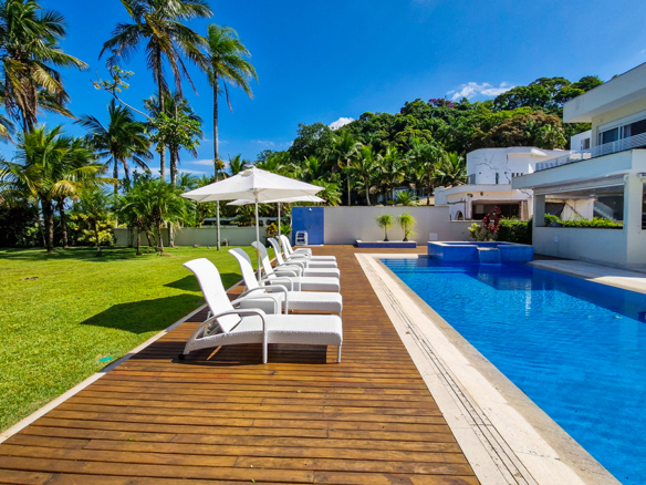 Casa para venda pé na areia, Condomínio Cocanha, contendo 09 suítes, com 803m²
